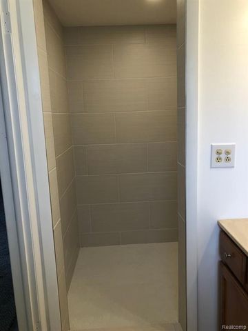 5510 Berkley Drive, Waterford, MI 48327