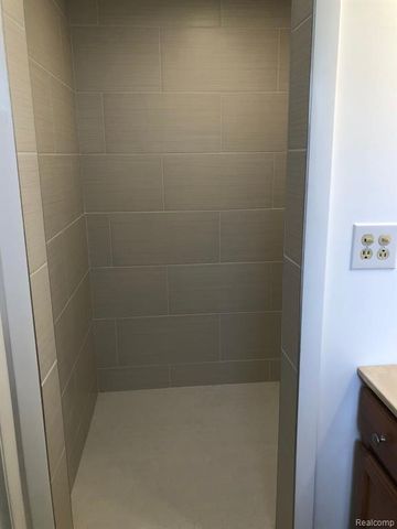 5510 Berkley Drive, Waterford, MI 48327