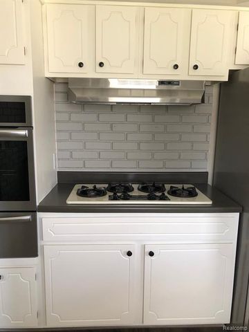 5510 Berkley Drive, Waterford, MI 48327