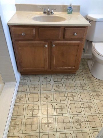 5510 Berkley Drive, Waterford, MI 48327