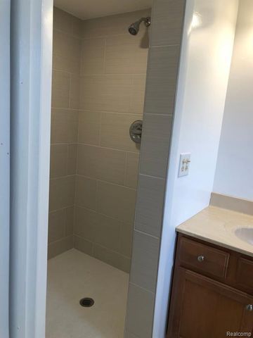 5510 Berkley Drive, Waterford, MI 48327