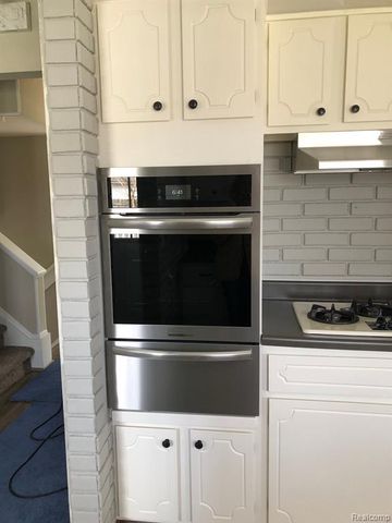 5510 Berkley Drive, Waterford, MI 48327