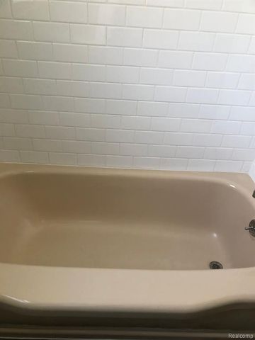 5510 Berkley Drive, Waterford, MI 48327