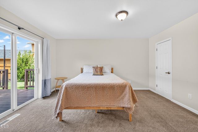 2990 NE Wells Acres Road, Bend, OR 97701