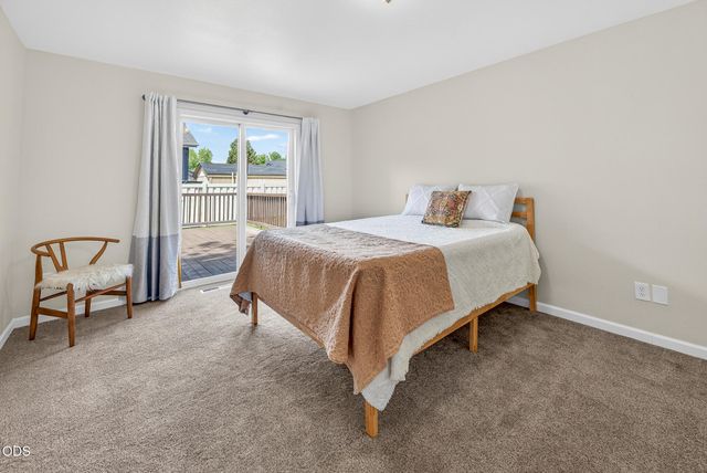 2990 NE Wells Acres Road, Bend, OR 97701