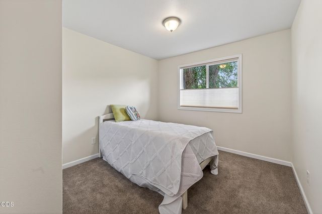 2990 NE Wells Acres Road, Bend, OR 97701