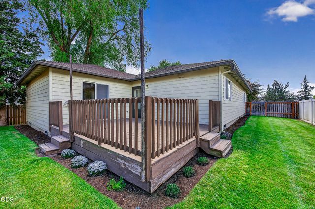 2990 NE Wells Acres Road, Bend, OR 97701