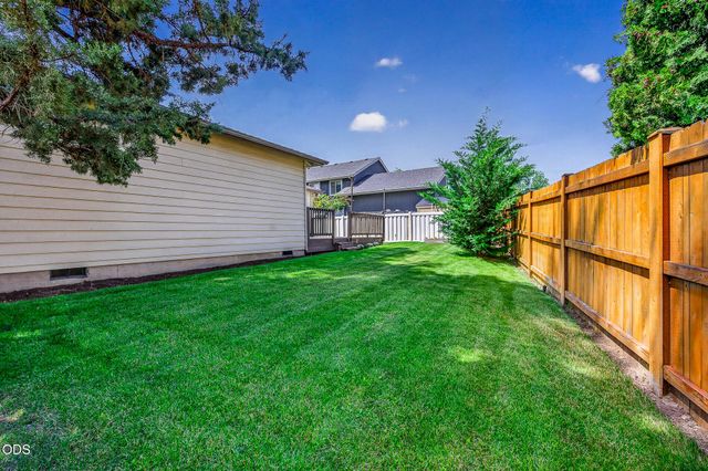2990 NE Wells Acres Road, Bend, OR 97701