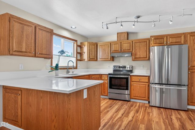 2990 NE Wells Acres Road, Bend, OR 97701