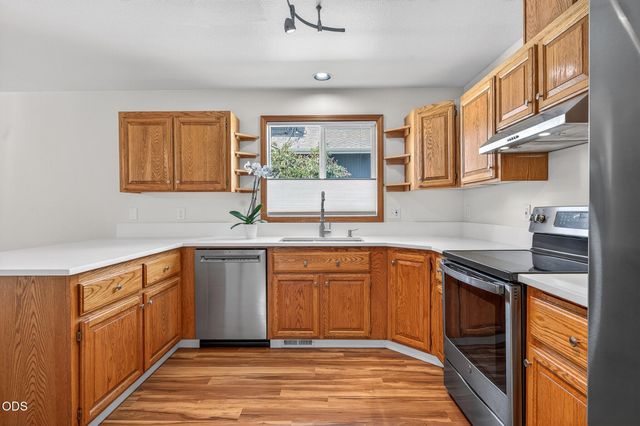 2990 NE Wells Acres Road, Bend, OR 97701