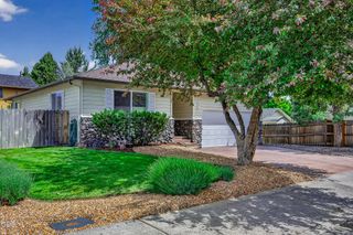 2990 NE Wells Acres Road, Bend, OR 97701