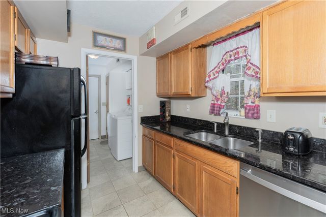 7184 Lexington Court, Northfield Center, OH 44067