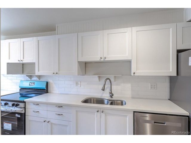 1200 S Monaco St Pkwy 17, Denver, CO 80224