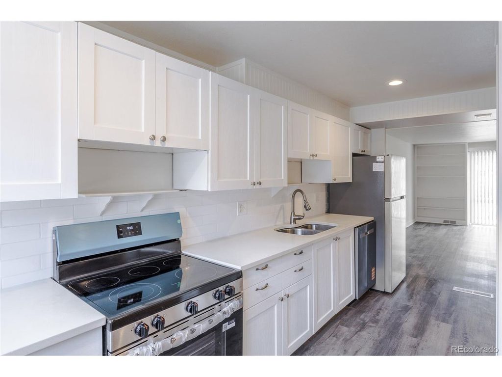 1200 S Monaco St Pkwy 17, Denver, CO 80224