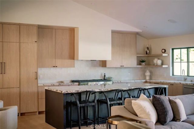 8960 Oak Park Avenue, Northridge, CA 91325