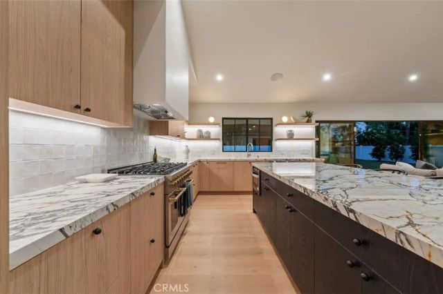 8960 Oak Park Avenue, Northridge, CA 91325