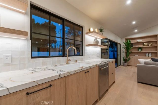 8960 Oak Park Avenue, Northridge, CA 91325