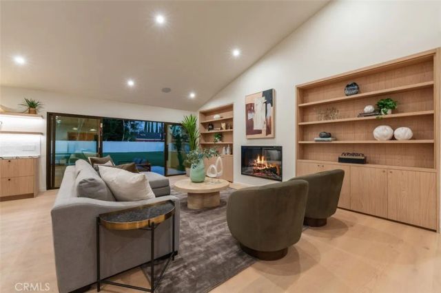 8960 Oak Park Avenue, Northridge, CA 91325