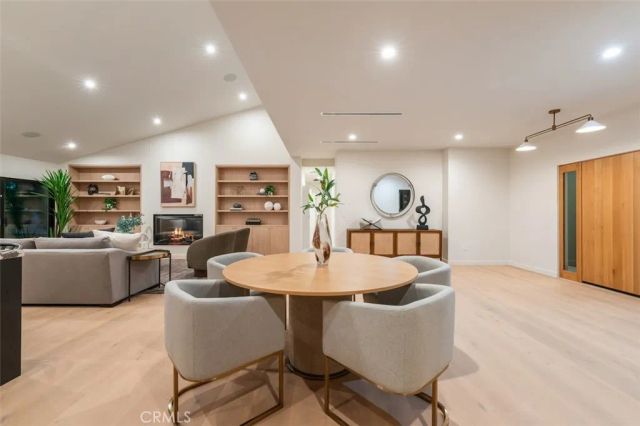 8960 Oak Park Avenue, Northridge, CA 91325