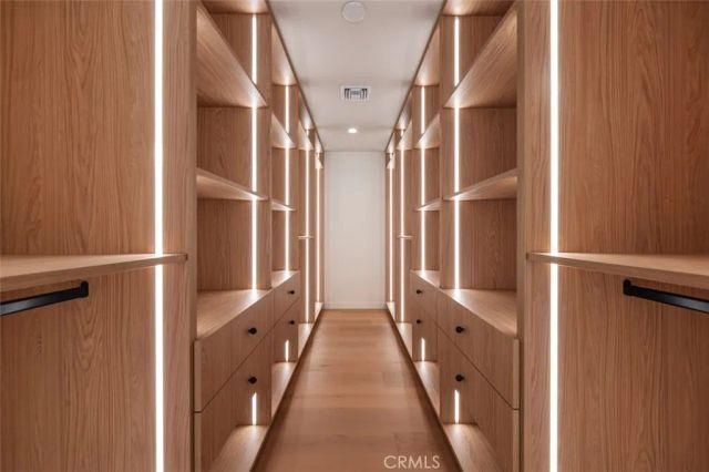 8960 Oak Park Avenue, Northridge, CA 91325