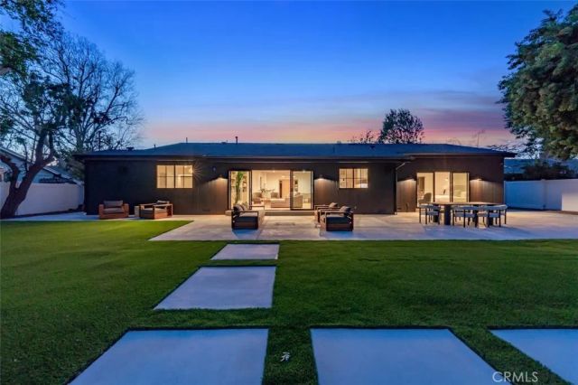 8960 Oak Park Avenue, Northridge, CA 91325