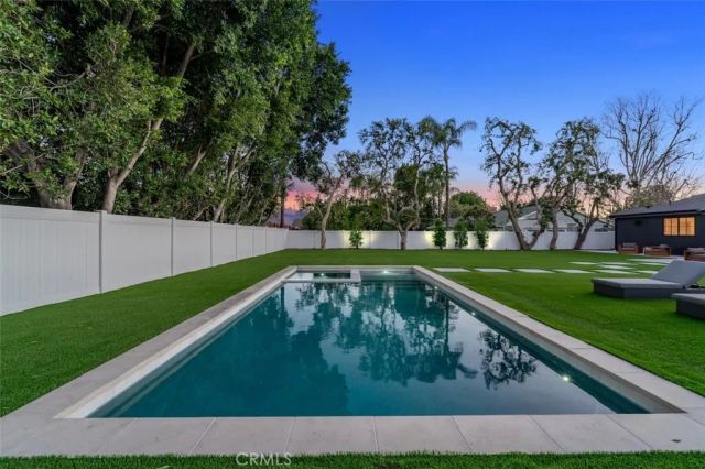 8960 Oak Park Avenue, Northridge, CA 91325