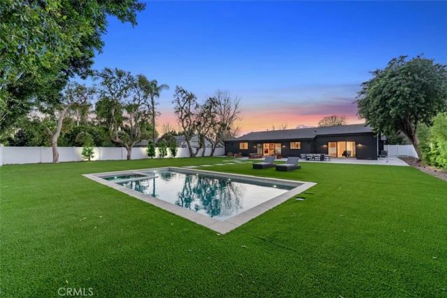 8960 Oak Park Avenue, Northridge, CA 91325