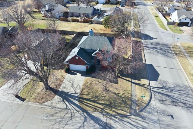 2002 N Parkdale Ct., Wichita, KS 67212