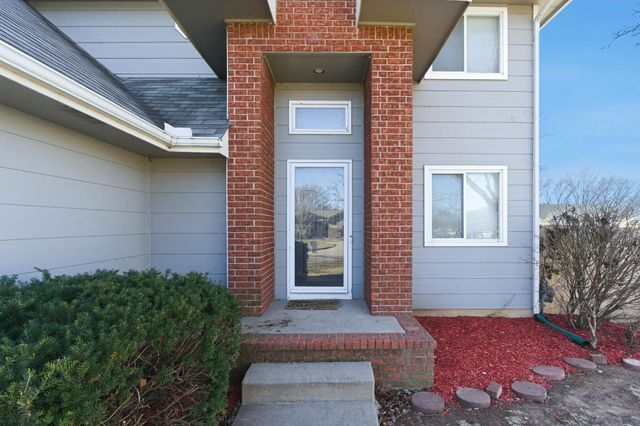 2002 N Parkdale Ct., Wichita, KS 67212