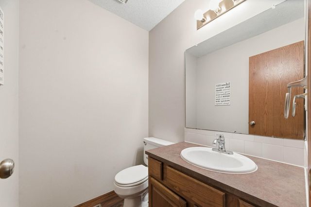 2002 N Parkdale Ct., Wichita, KS 67212