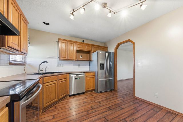 2002 N Parkdale Ct., Wichita, KS 67212