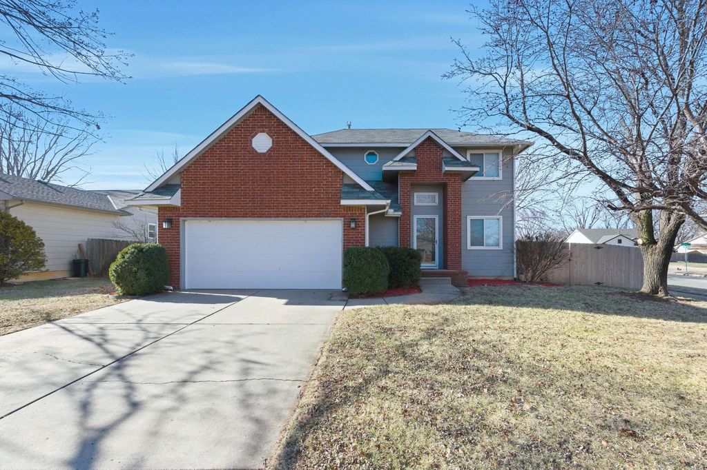 2002 N Parkdale Ct., Wichita, KS 67212