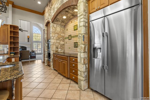 8040 Rolling Acres Trail, Fair Oaks Ranch, TX 78015