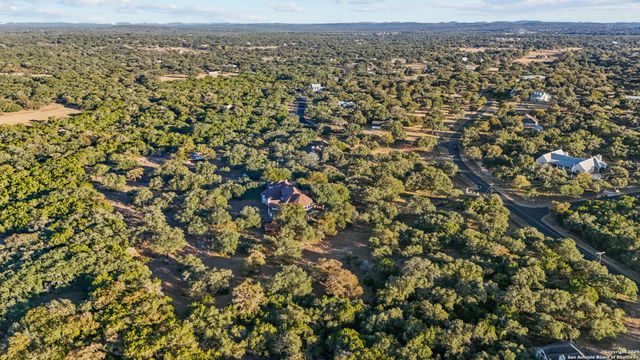 8040 Rolling Acres Trail, Fair Oaks Ranch, TX 78015