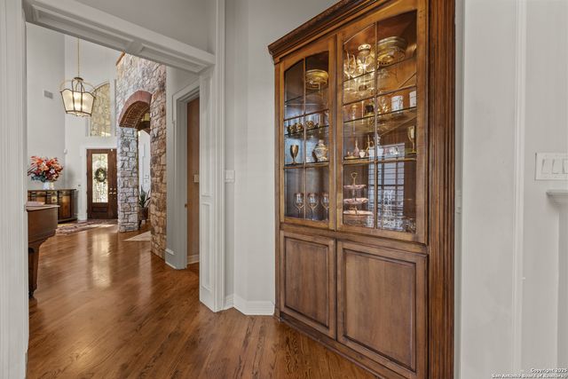 8040 Rolling Acres Trail, Fair Oaks Ranch, TX 78015