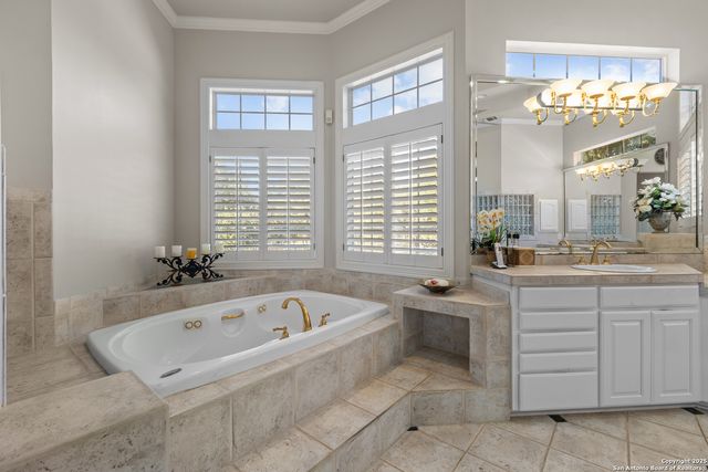 8040 Rolling Acres Trail, Fair Oaks Ranch, TX 78015