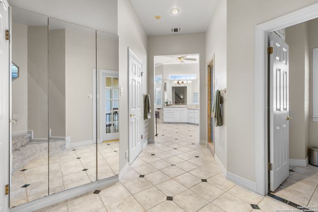 8040 Rolling Acres Trail, Fair Oaks Ranch, TX 78015