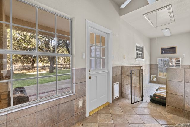 8040 Rolling Acres Trail, Fair Oaks Ranch, TX 78015