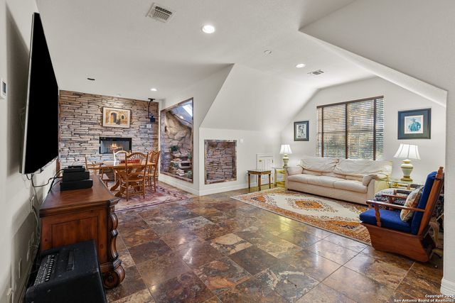 8040 Rolling Acres Trail, Fair Oaks Ranch, TX 78015