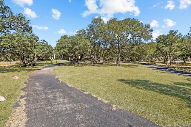 8040 Rolling Acres Trail, Fair Oaks Ranch, TX 78015