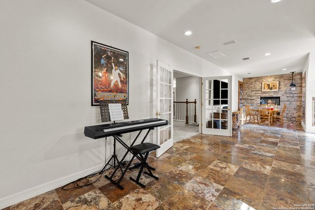 8040 Rolling Acres Trail, Fair Oaks Ranch, TX 78015