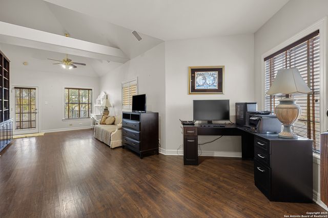 8040 Rolling Acres Trail, Fair Oaks Ranch, TX 78015