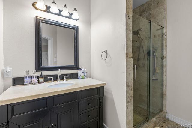 8040 Rolling Acres Trail, Fair Oaks Ranch, TX 78015