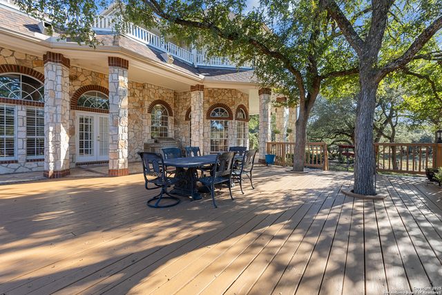 8040 Rolling Acres Trail, Fair Oaks Ranch, TX 78015