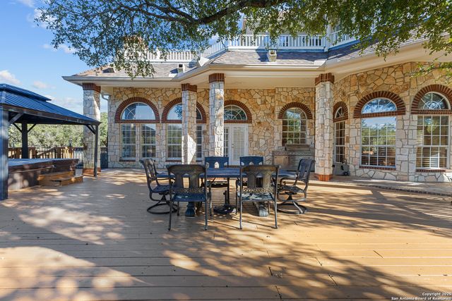8040 Rolling Acres Trail, Fair Oaks Ranch, TX 78015