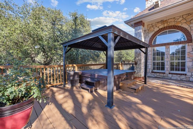 8040 Rolling Acres Trail, Fair Oaks Ranch, TX 78015