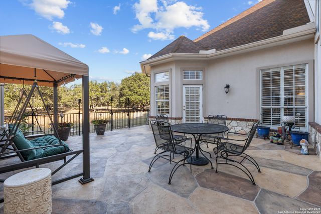8040 Rolling Acres Trail, Fair Oaks Ranch, TX 78015