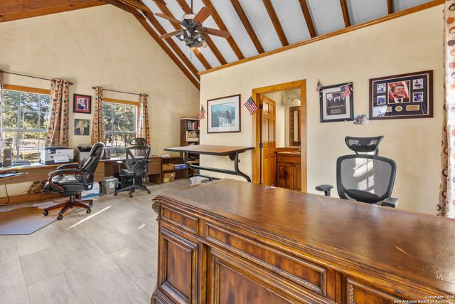 8040 Rolling Acres Trail, Fair Oaks Ranch, TX 78015