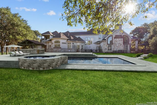 8040 Rolling Acres Trail, Fair Oaks Ranch, TX 78015