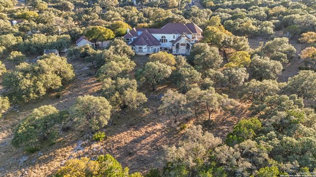 8040 Rolling Acres Trail, Fair Oaks Ranch, TX 78015